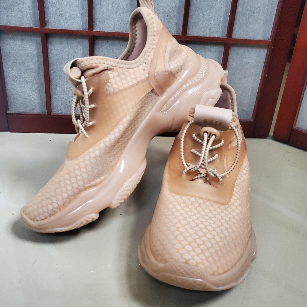 Steve Madden Women's Migrate NY90 Sneaker